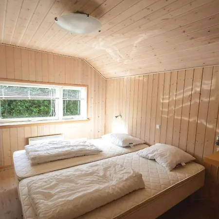 Holiday home 4 Bedroom Awesome In Vaeggerlose
