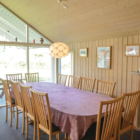 Holiday home 4 Bedroom Awesome In Vaeggerlose